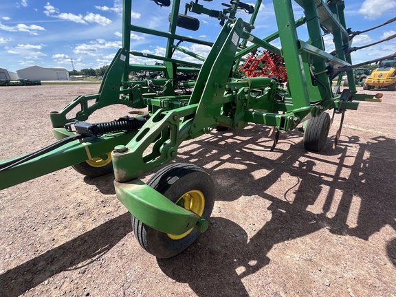 2005 John Deere 2410 Chisel Plow