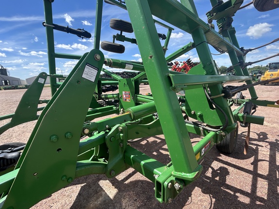 2005 John Deere 2410 Chisel Plow