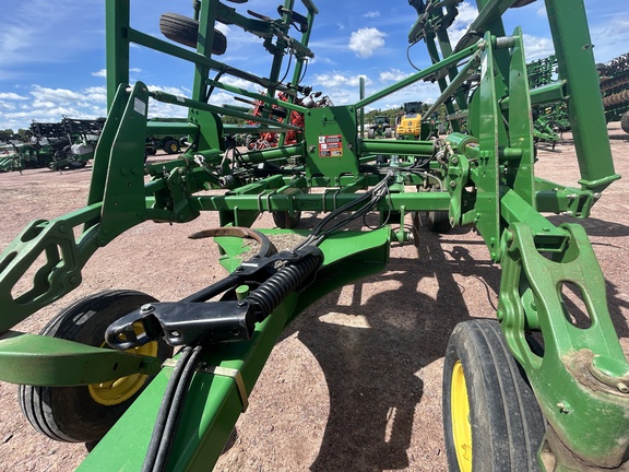 2005 John Deere 2410 Chisel Plow