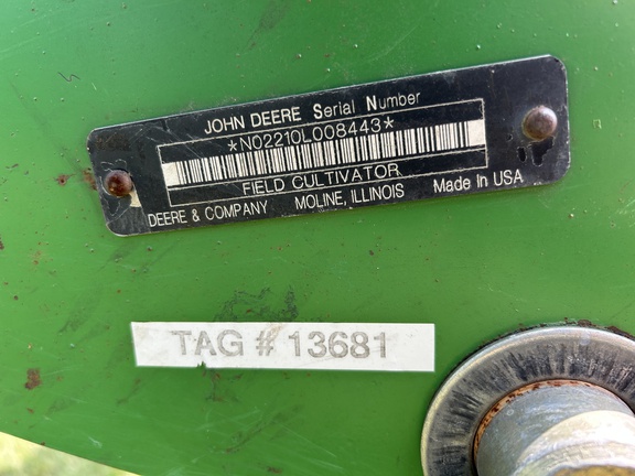 2009 John Deere 2210 Field Cultivator