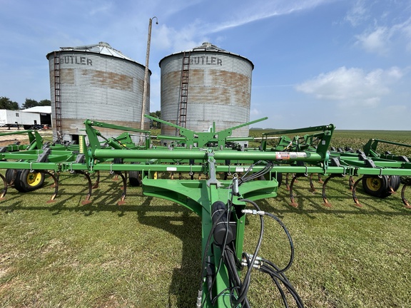 2009 John Deere 2210 Field Cultivator
