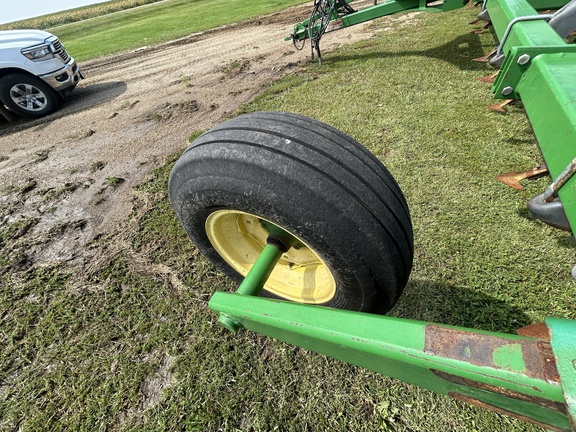 2009 John Deere 2210 Field Cultivator