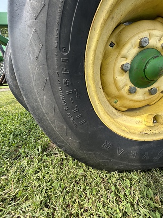 2009 John Deere 2210 Field Cultivator