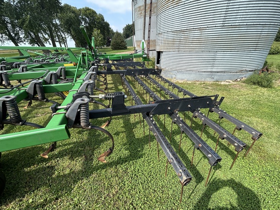 2009 John Deere 2210 Field Cultivator