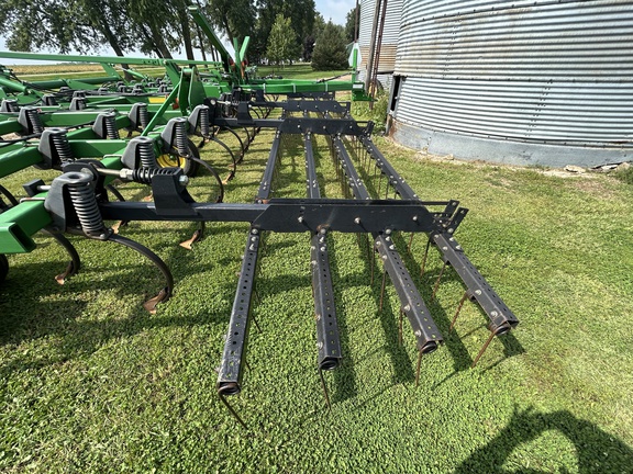 2009 John Deere 2210 Field Cultivator