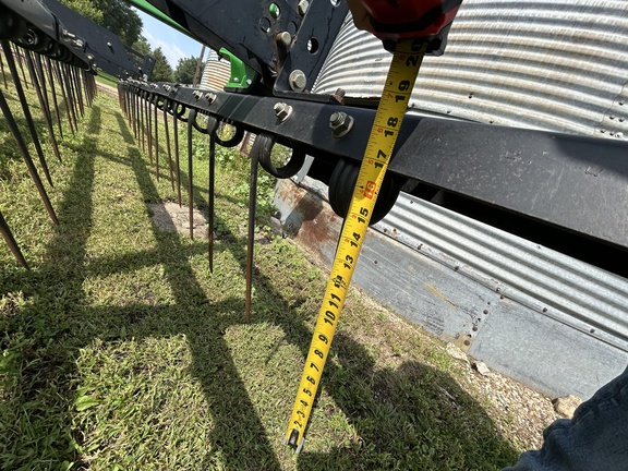 2009 John Deere 2210 Field Cultivator