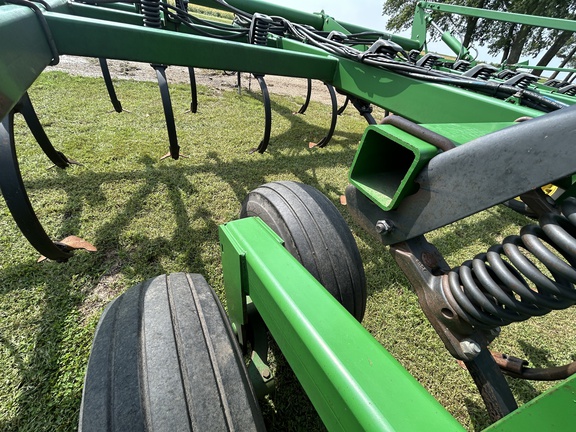 2009 John Deere 2210 Field Cultivator