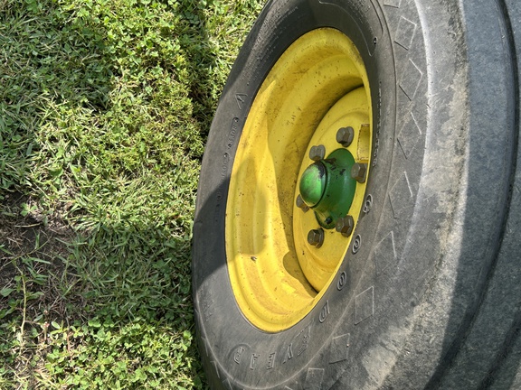 2009 John Deere 2210 Field Cultivator