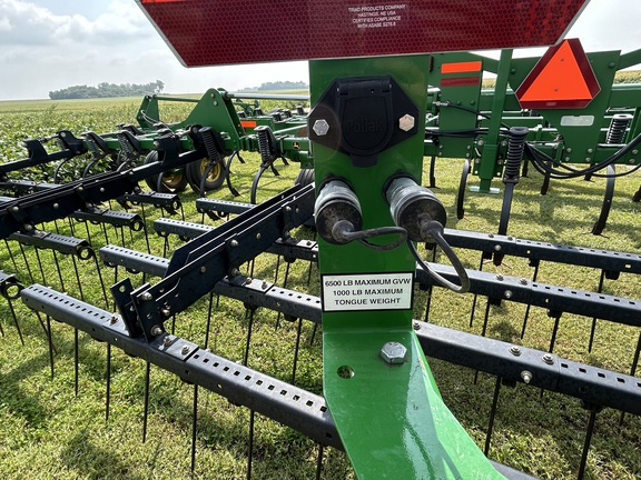2009 John Deere 2210 Field Cultivator