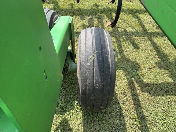 2009 John Deere 2210 Field Cultivator