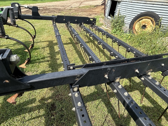 2009 John Deere 2210 Field Cultivator