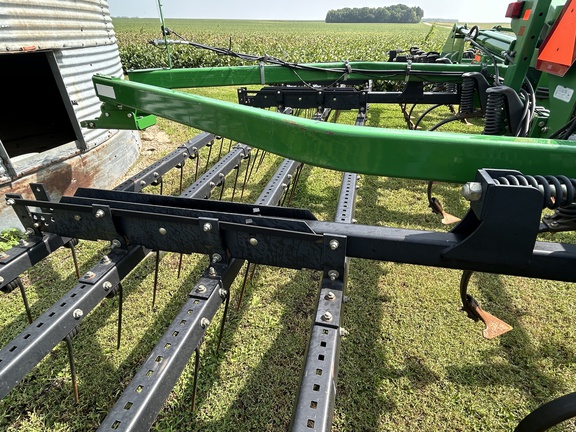 2009 John Deere 2210 Field Cultivator