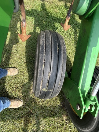 2009 John Deere 2210 Field Cultivator