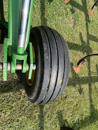 2009 John Deere 2210 Field Cultivator