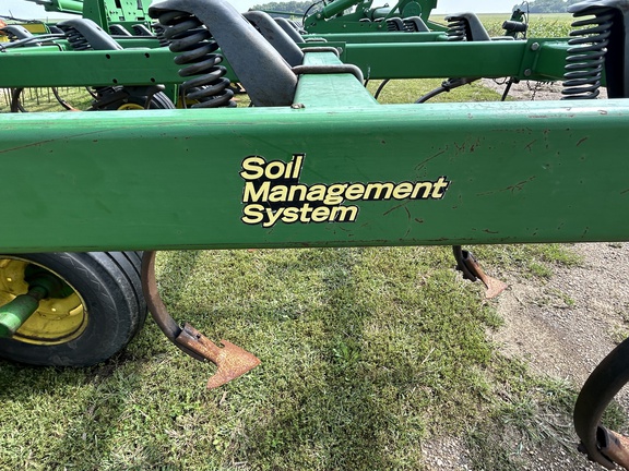 2009 John Deere 2210 Field Cultivator