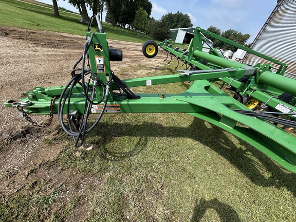 2009 John Deere 2210 Field Cultivator