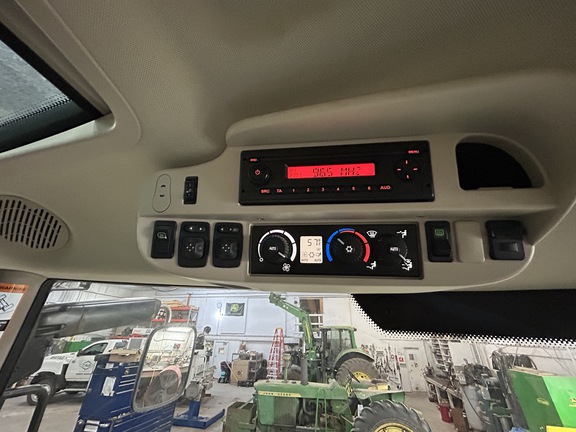 2013 John Deere 6125R Tractor