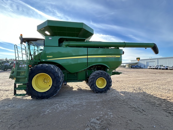 2014 John Deere S680 Combine
