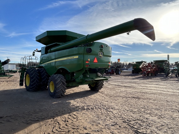 2014 John Deere S680 Combine