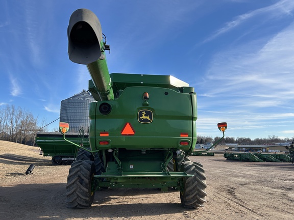 2014 John Deere S680 Combine