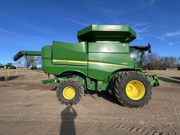 2014 John Deere S680 Combine