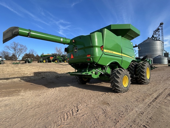 2014 John Deere S680 Combine