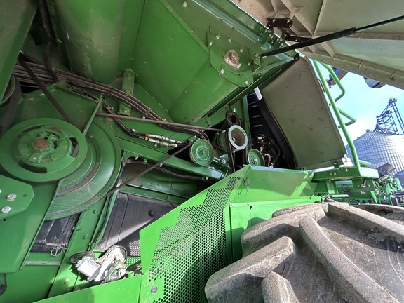 2014 John Deere S680 Combine