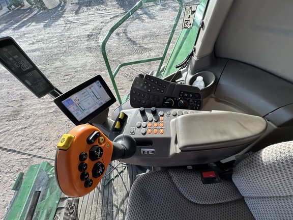 2014 John Deere S680 Combine