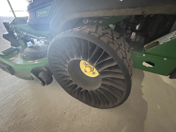 2024 John Deere Z930M Mower/Zero Turn