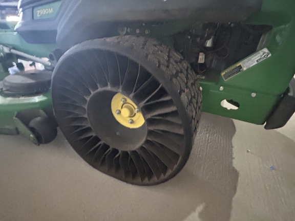2024 John Deere Z930M Mower/Zero Turn
