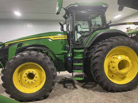 2025 John Deere 8R 370 Tractor