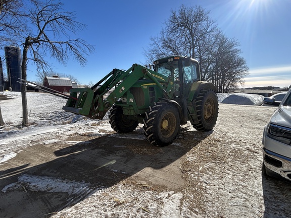 2010 John Deere 7530 Premium Tractor