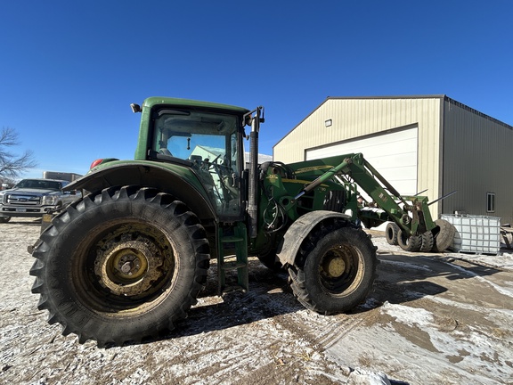 2010 John Deere 7530 Premium Tractor