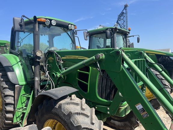 2010 John Deere 7530 Premium Tractor