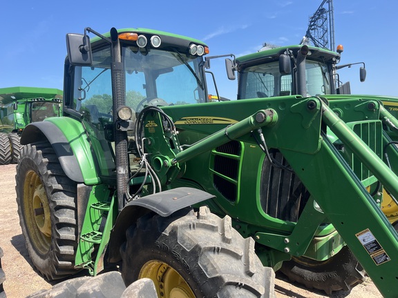 2010 John Deere 7530 Premium Tractor
