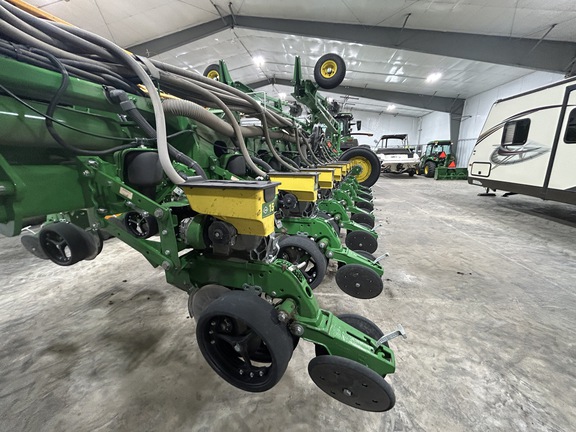 2026 John Deere 1775NT Planter