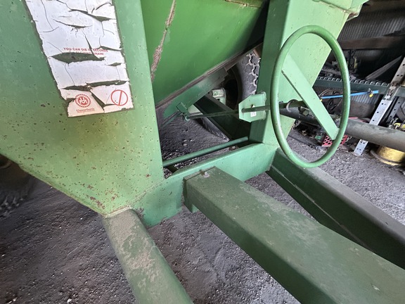 1993 Unverferth 672 Grain Cart