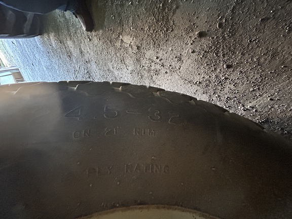 1993 Unverferth 672 Grain Cart