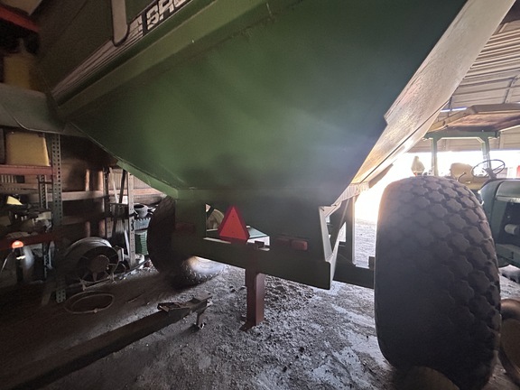 1993 Unverferth 672 Grain Cart