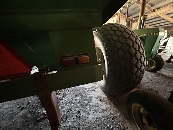 1993 Unverferth 672 Grain Cart