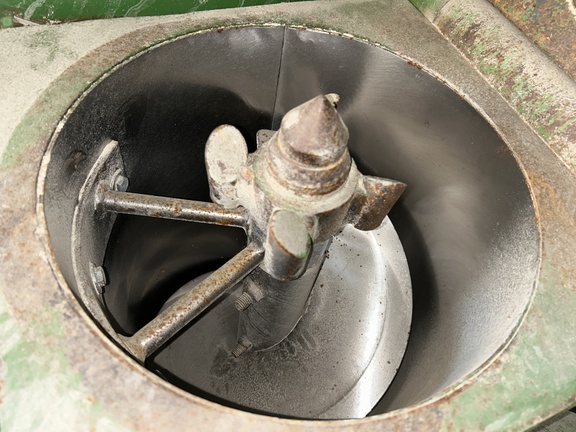 1993 Unverferth 672 Grain Cart