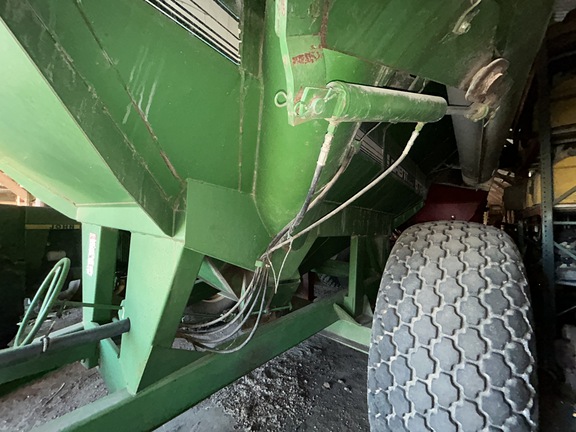 1993 Unverferth 672 Grain Cart