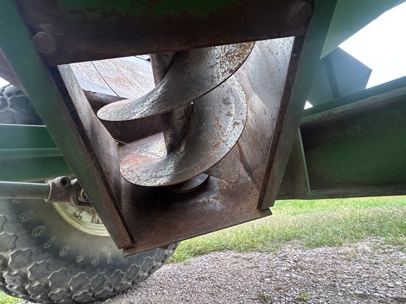 1993 Brent 672 Grain Cart