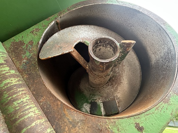 1993 Brent 672 Grain Cart