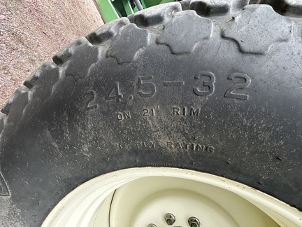 1993 Brent 672 Grain Cart