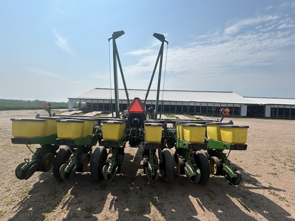 1993 John Deere 7200 Planter