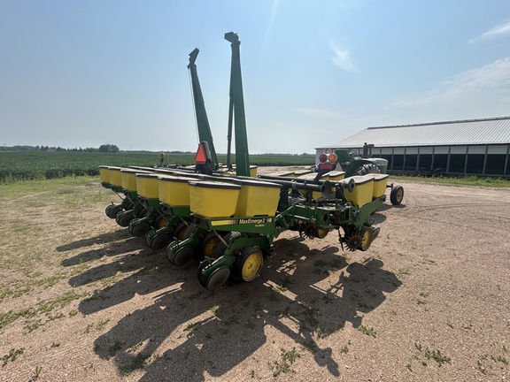 1993 John Deere 7200 Planter
