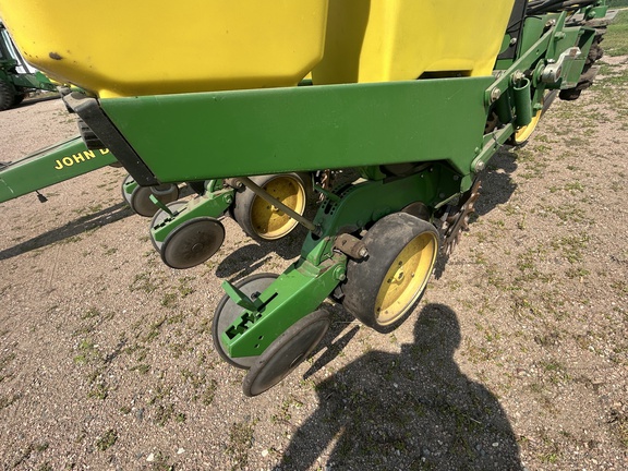 1993 John Deere 7200 Planter