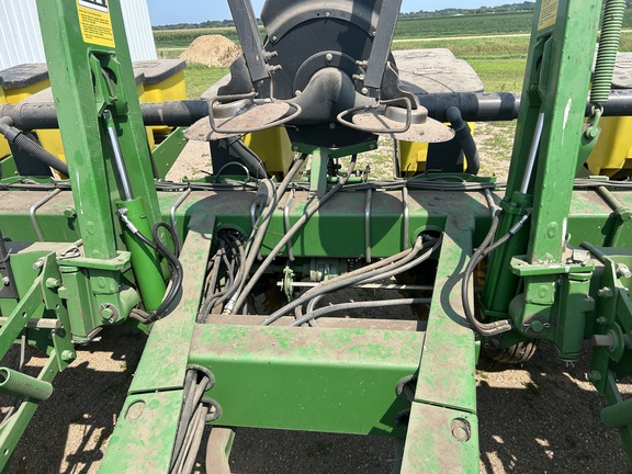 1993 John Deere 7200 Planter