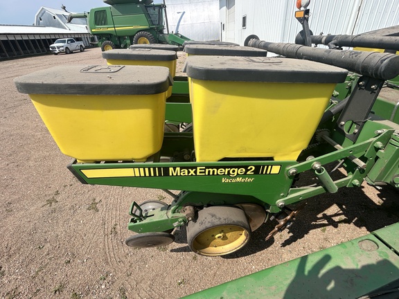 1993 John Deere 7200 Planter